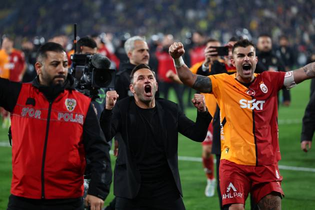 Mourinho grabs Galatasaray manager s nose after Fenerbahce defeat in Istanbul Fenerbahce v Galatasaray during the Turkish Cup, Quarter Final at Sukru Saracoglu, in Istanbul, Turkey, on April 2, 2025 . Fenerbahce coach Jose Mourinho reacts as Fenerbahce and Galatasaray players clash. A mass scuffle had broken out between both sets of players, with the referee sending three players off, two from Galatasaray, and after the final whistle Mourinho appeared to pinch Okan Buruk s nose who then fell dramatically to the ground. Photo by Saycan DIA Images ABACAPRESS.COM Istanbul Turkey  Copyright: xDIAxImages ABACAx
