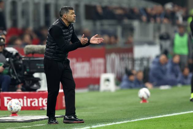 Ac Milan - Fc Internazionale Sergio Conceicao, head coach of Ac Milan gestures during the Coppa Italia semi-final first leg match beetween Ac Milan and Fc Internazionale at Stadio Giuseppe Meazza on April 2, 2025 in Milano, Italy . Milano Stadio Giuseppe Meazza Italy Copyright: xMarcoxCanonierox