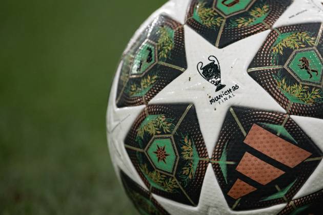 Liverpool FC v Paris Saint-Germain - UEFA Champions League 2024 25 Round of 16 Second Leg LIVERPOOL, ENGLAND - MARCH 11: A detailed view of the Adidas Finale Munich match ball placed for a corner during the UEFA Champions League 2024 25 Round of 16 Second Leg match between Liverpool FC and Paris Saint-Germain at Anfield on March 11, 2025 in Liverpool, England. (Photo by Joe Prior Visionhaus via ) Liverpool Anfield England United Kingdom Copyright: xVisionhausx 776289086