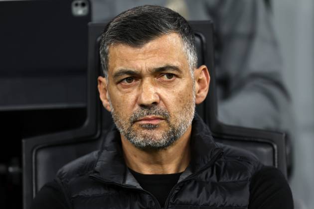Ac Milan - Fc Internazionale Sergio Conceicao, head coach of Ac Milan looks on during the Coppa Italia semi-final first leg match beetween Ac Milan and Fc Internazionale at Stadio Giuseppe Meazza on April 2, 2025 in Milano, Italy . Milano Stadio Giuseppe Meazza Italy Copyright: xMarcoxCanonierox