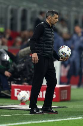 Ac Milan - Fc Internazionale Sergio Conceicao, head coach of Ac Milan looks on during the Coppa Italia semi-final first leg match beetween Ac Milan and Fc Internazionale at Stadio Giuseppe Meazza on April 2, 2025 in Milano, Italy . Milano Stadio Giuseppe Meazza Italy Copyright: xMarcoxCanonierox