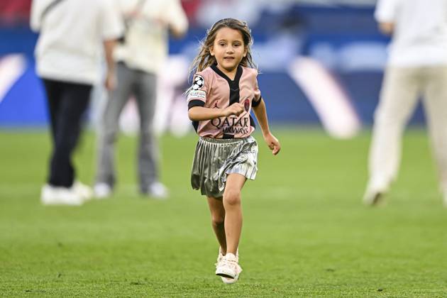 Ligue 1 McDonalds - Paris Saint-Germain v Angers SCO Maria Eduarda Correa daughter of Marquinhos during the Ligue 1 football match Paris Saint-Germain PSG VS Angers SCO on April 5, 2025 at Parc des Princes stadium in Paris, France. Photo by Victor Joly ABACAPRESS.COM Paris France  Copyright: xJolyxVictor ABACAx