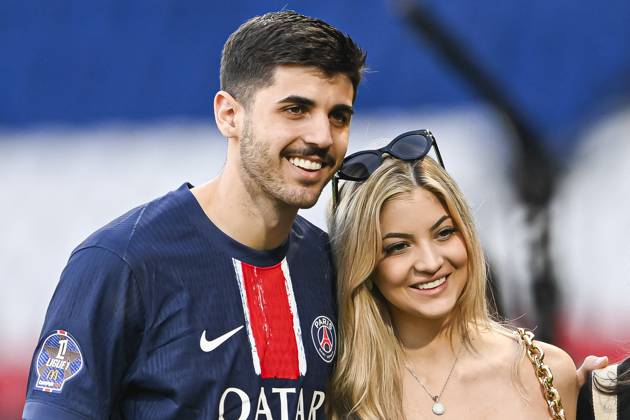 Ligue 1 McDonalds - Paris Saint-Germain v Angers SCO Lucas Beraldo and his girlfriend Rafaela Albino during the Ligue 1 football match Paris Saint-Germain PSG VS Angers SCO on April 5, 2025 at Parc des Princes stadium in Paris, France. Photo by Victor Joly ABACAPRESS.COM Paris France  Copyright: xJolyxVictor ABACAx