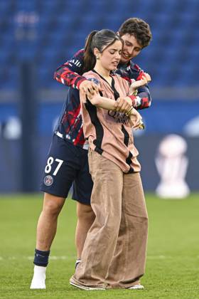 Ligue 1 McDonalds - Paris Saint-Germain v Angers SCO Joao Pedro Goncalves Neves and his girlfriend Madalena Aragao during the Ligue 1 football match Paris Saint-Germain PSG VS Angers SCO on April 5, 2025 at Parc des Princes stadium in Paris, France. Photo by Victor Joly ABACAPRESS.COM Paris France  Copyright: xJolyxVictor ABACAx