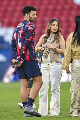 Ligue 1 McDonalds - Paris Saint-Germain v Angers SCO Goncalo Ramos and his wife Margarida Amaral Domingues during the Ligue 1 football match Paris Saint-Germain PSG VS Angers SCO on April 5, 2025 at Parc des Princes stadium in Paris, France. Photo by Victor Joly ABACAPRESS.COM Paris France  Copyright: xJolyxVictor ABACAx