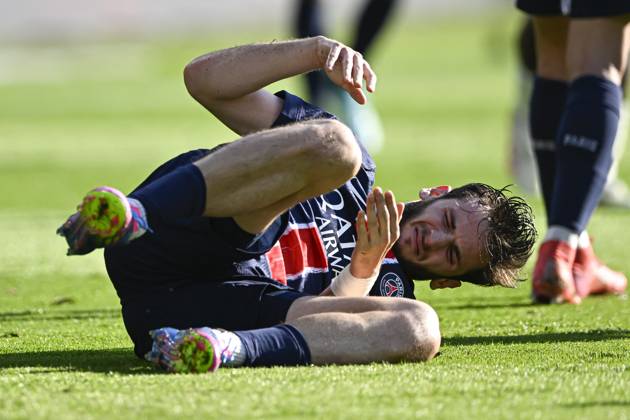 Ligue 1 McDonalds - Paris Saint-Germain v Angers SCO Khvicha Kvaratskhelia injured during the Ligue 1 football match Paris Saint-Germain PSG VS Angers SCO on April 5, 2025 at Parc des Princes stadium in Paris, France. Photo by Victor Joly ABACAPRESS.COM Paris France  Copyright: xJolyxVictor ABACAx