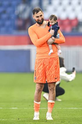 Ligue 1 McDonalds - Paris Saint-Germain v Angers SCO Gianluigi Donnarumma and his son Leo during the Ligue 1 football match Paris Saint-Germain PSG VS Angers SCO on April 5, 2025 at Parc des Princes stadium in Paris, France. Photo by Victor Joly ABACAPRESS.COM Paris France  Copyright: xJolyxVictor ABACAx