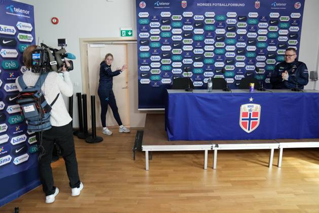 Football, training with Norways womens national football team Oslo 20250407 National team manager Gemma Grainger at a press conference for the match against France Photo Fredrik Varfjell NTB Oslo Norway EDITORIAL USE ONLY RESTRICTED USE FOR BETTING COMPANIES Copyright: xFredrikxVarfjellx xNTBx