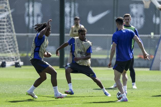 April 8, 2025, Sant Joan Despi, Barcelona, SPAIN: Lamine Yamal during the training day of FC Barcelona, Barca ahead UEFA Champions League, football match against Borussia Dortmund at Ciudad Esportiva Joan Gamper on April 08, 2025 in Sant Joan Despi, Barcelona, Spain. Sant Joan Despi SPAIN - ZUMAa181 20250408_zaa_a181_035 Copyright: xJavierxBorregox