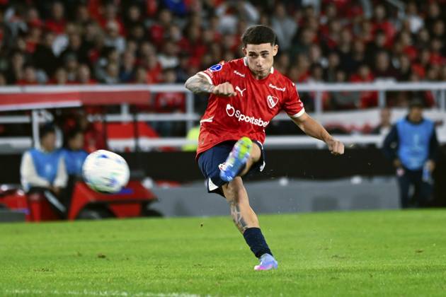 Independiente v Boston River - Copa CONMEBOL Sudamericana In Buenos Aires, Argentina, on April 8, 2025, Santiago Montiel of Independiente strikes the ball during a match between Independiente and Boston River from Uruguay in the group stage of the 2025 Copa Sudamericana at the Libertadores de America Ricardo E. Bochini Stadium. Ciudad Autonoma de Buenos Aires Argentina  Copyright: xJuanxManuelxBaezx originalFilename:baez-argentin250408_npKg5.jpg