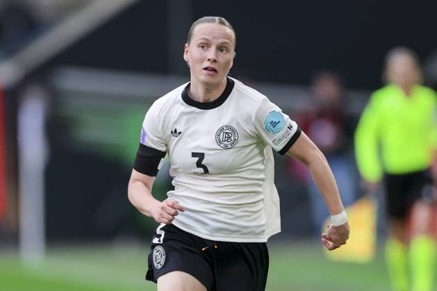 Franziska Kett (Germany) schaut, UEFA Women s Nations League 2024 25 Grp A1 MD4, Germany and Scotland, VfL Wolfsburg Arena am 08. April 2025 in Wolfsburg, Deutschland. (Foto von Marco Steinbrenner DeFodi Images) Franziska Kett (Germany) looks on, UEFA Women s Nations League 2024 25 Grp A1 MD4, Germany and Scotland, VfL Wolfsburg Arena, April 8, 2025 in Wolfsburg, Germany. (Photo by Marco Steinbrenner DeFodi Images)