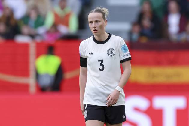 Franziska Kett (Germany) schaut, UEFA Women s Nations League 2024 25 Grp A1 MD4, Germany and Scotland, VfL Wolfsburg Arena am 08. April 2025 in Wolfsburg, Deutschland. (Foto von Marco Steinbrenner DeFodi Images) Franziska Kett (Germany) looks on, UEFA Women s Nations League 2024 25 Grp A1 MD4, Germany and Scotland, VfL Wolfsburg Arena, April 8, 2025 in Wolfsburg, Germany. (Photo by Marco Steinbrenner DeFodi Images)