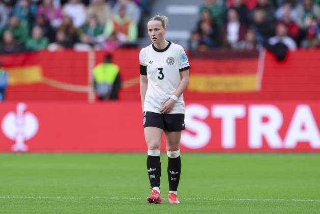Franziska Kett (Germany) schaut, UEFA Women s Nations League 2024 25 Grp A1 MD4, Germany and Scotland, VfL Wolfsburg Arena am 08. April 2025 in Wolfsburg, Deutschland. (Foto von Marco Steinbrenner DeFodi Images) Franziska Kett (Germany) looks on, UEFA Women s Nations League 2024 25 Grp A1 MD4, Germany and Scotland, VfL Wolfsburg Arena, April 8, 2025 in Wolfsburg, Germany. (Photo by Marco Steinbrenner DeFodi Images)