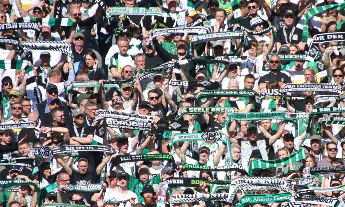 12.04.2025, xgrfx, Fussball 1.Bundesliga, Borussia Moenchengladbach - SC Freiburg v.l. Fans von Borussia Mönchengladbach. Symbolfoto. Symbolbild. (DFL DFB REGULATIONS PROHIBIT ANY USE OF PHOTOGRAPHS as IMAGE SEQUENCES and or QUASI-VIDEO) Moenchengladbach