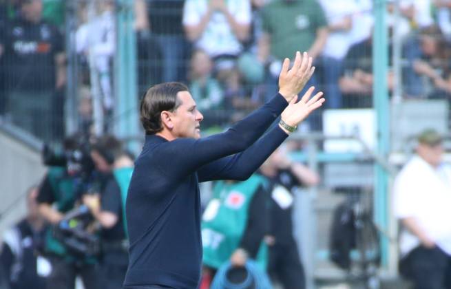 12.04.2025, xgrfx, Fussball 1.Bundesliga, Borussia Moenchengladbach - SC Freiburg v.l. Gerardo Seoane (Borussia Mönchengladbach) (DFL DFB REGULATIONS PROHIBIT ANY USE OF PHOTOGRAPHS as IMAGE SEQUENCES and or QUASI-VIDEO) Moenchengladbach