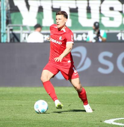 12.04.2025, xgrfx, Fussball 1.Bundesliga, Borussia Moenchengladbach - SC Freiburg v.l. Maximilian Eggestein (SC Freiburg) (DFL DFB REGULATIONS PROHIBIT ANY USE OF PHOTOGRAPHS as IMAGE SEQUENCES and or QUASI-VIDEO) Moenchengladbach