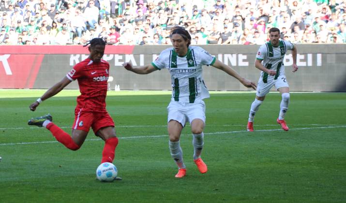 12.04.2025, xgrfx, Fussball 1.Bundesliga, Borussia Moenchengladbach - SC Freiburg v.l. (Borussia Mönchengladbach) (DFL DFB REGULATIONS PROHIBIT ANY USE OF PHOTOGRAPHS as IMAGE SEQUENCES and or QUASI-VIDEO) Moenchengladbach
