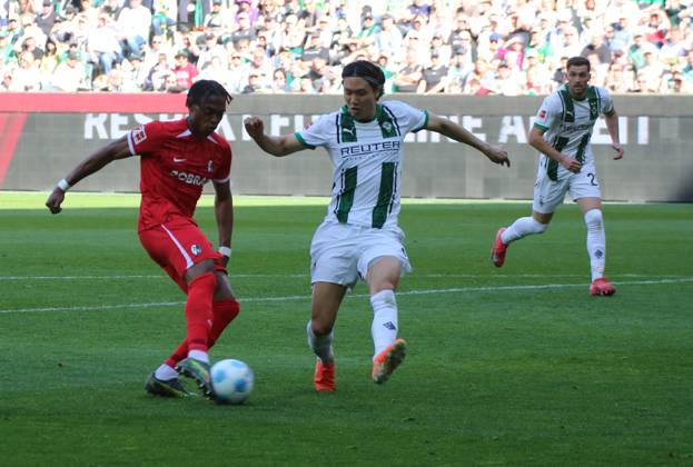 12.04.2025, xgrfx, Fussball 1.Bundesliga, Borussia Moenchengladbach - SC Freiburg v.l. (Borussia Mönchengladbach) (DFL DFB REGULATIONS PROHIBIT ANY USE OF PHOTOGRAPHS as IMAGE SEQUENCES and or QUASI-VIDEO) Moenchengladbach