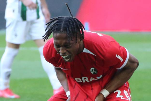 12.04.2025, xgrfx, Fussball 1.Bundesliga, Borussia Moenchengladbach - SC Freiburg v.l. Chukwubuike Adamu (SC Freiburg) (DFL DFB REGULATIONS PROHIBIT ANY USE OF PHOTOGRAPHS as IMAGE SEQUENCES and or QUASI-VIDEO) Moenchengladbach