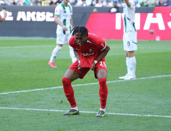 12.04.2025, xgrfx, Fussball 1.Bundesliga, Borussia Moenchengladbach - SC Freiburg v.l. Chukwubuike Adamu (SC Freiburg) (DFL DFB REGULATIONS PROHIBIT ANY USE OF PHOTOGRAPHS as IMAGE SEQUENCES and or QUASI-VIDEO) Moenchengladbach