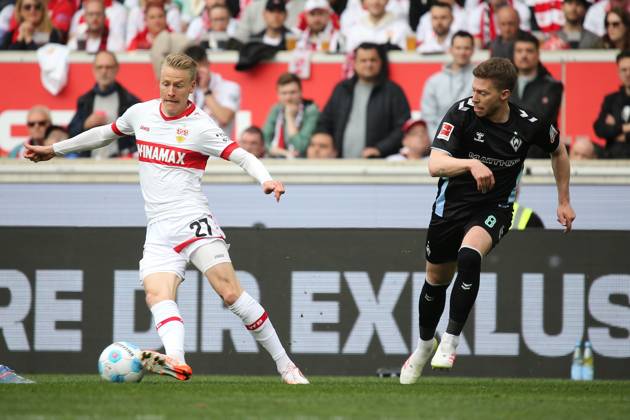 13.04.2025, xmohx, Fussball 1.Bundesliga, VfB Stuttgart - Werder Bremen v.l. Chris Führich (VfB Stuttgart) Mitchell Weiser (SV Werder Bremen) Zweikampf, Aktion, action, battle for the ball (DFL DFB REGULATIONS PROHIBIT ANY USE OF PHOTOGRAPHS as IMAGE SEQUENCES and or QUASI-VIDEO) Stuttgart