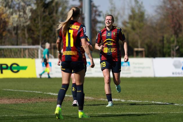SZCZECIN, 13.04.2025 MECZ EKSTRALIGI KOBIET W PILCE NOZNEJ -- WOMENS EKSTRALIGA MATCH POGON SZCZECIN - RESOVIA RZESZOW NZ RADOSC KORNELII OKONIEWSKIEJ PO BRAMCE DLA POGONI, Z LEWEJ ASYSTENTKA PRZY BRAMCE NATALIA OLESZKIEWICZ FOT. KRZYSZTOF CICHOMSKI NEWSPIX.PL --- newspix.pl