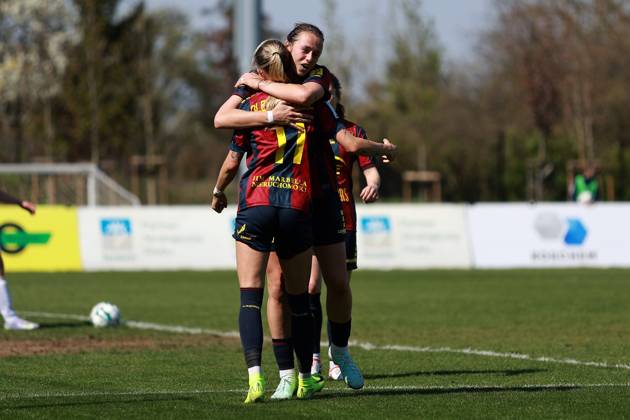 SZCZECIN, 13.04.2025 MECZ EKSTRALIGI KOBIET W PILCE NOZNEJ -- WOMENS EKSTRALIGA MATCH POGON SZCZECIN - RESOVIA RZESZOW NZ RADOSC KORNELII OKONIEWSKIEJ PO BRAMCE DLA POGONI, Z LEWEJ ASYSTENTKA PRZY BRAMCE NATALIA OLESZKIEWICZ FOT. KRZYSZTOF CICHOMSKI NEWSPIX.PL --- newspix.pl