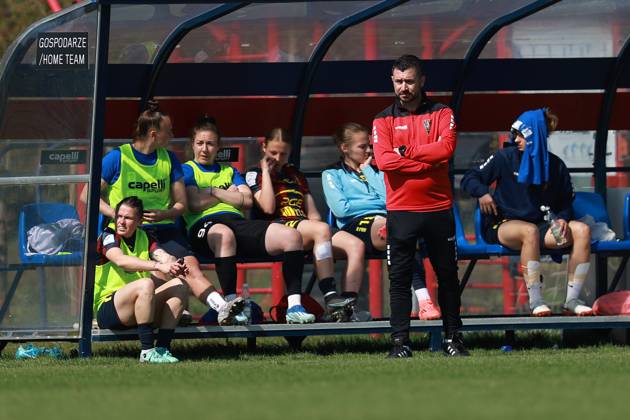 SZCZECIN, 13.04.2025 MECZ EKSTRALIGI KOBIET W PILCE NOZNEJ -- WOMENS EKSTRALIGA MATCH POGON SZCZECIN - RESOVIA RZESZOW NZ PIOTR LECZYNSKI (TRENER POGONI) FOT. KRZYSZTOF CICHOMSKI NEWSPIX.PL --- newspix.pl
