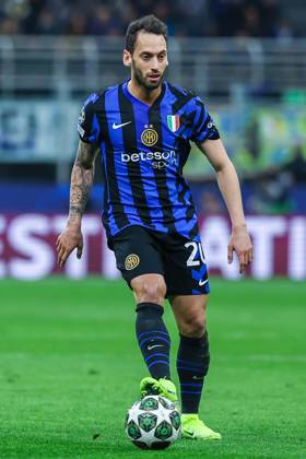 Hakan Calhanoglu of FC Internazionale seen in action during UEFA Champions League 2024 25 Quarter Final - 2nd leg football match between FC Internazionale and FC Bayern Munchen at San Siro Stadium Milan Italy on 16 April 2025. Milan Stadio Giuseppe Meazza Milan Italy Copyright: xEPhotopressx SP24-1176-038