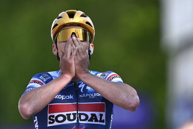 Bilder des Jahres 2025, Sport 04 April Sport Bilder des Tages Brabantse Pijl 2025 cycling race OVERIJSE, BELGIUM - APRIL 18 : Evenepoel Remco (BEL) of Soudal - Quick Step wins during the Men Elite UCI 1.Pro 65th Flanders Classics Brabantse Pijl cycling race with start in Beersel and finish in Overijse (175,4 km) on April 18, 2025 in Overijse, Belgium, 18 04 2025 ( Motordriver Kenny Verfaillie & Overijse Belgium  Copyright: xJanxDexMeuleneirx