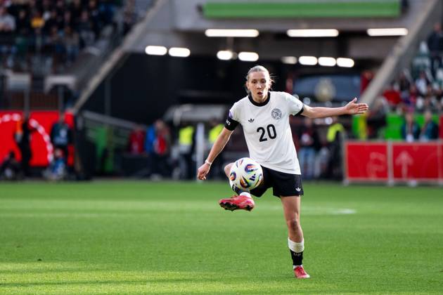 Elisa Senß (Deutschland, 20) am Ball, GER, Deutschland vs Schottland, Frauen Fussball Nationalmannschaft, UEFA Womens Nations League, Liga A, 4. Spieltag, Saison 2024 2025, 08.04.2025 GER, Deutschland vs Schottland, Frauen Fussball Nationalmannschaft, UEFA Womens Nations League, Liga A, 4. Spieltag, Saison 2024 2025, 08.04.2025 Wolfsburg Copyright: xEibner-Pressefoto Memmlerx EP_MMR