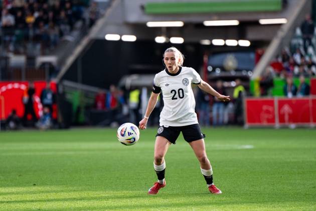 Elisa Senß (Deutschland, 20) am Ball, GER, Deutschland vs Schottland, Frauen Fussball Nationalmannschaft, UEFA Womens Nations League, Liga A, 4. Spieltag, Saison 2024 2025, 08.04.2025 GER, Deutschland vs Schottland, Frauen Fussball Nationalmannschaft, UEFA Womens Nations League, Liga A, 4. Spieltag, Saison 2024 2025, 08.04.2025 Wolfsburg Copyright: xEibner-Pressefoto Memmlerx EP_MMR