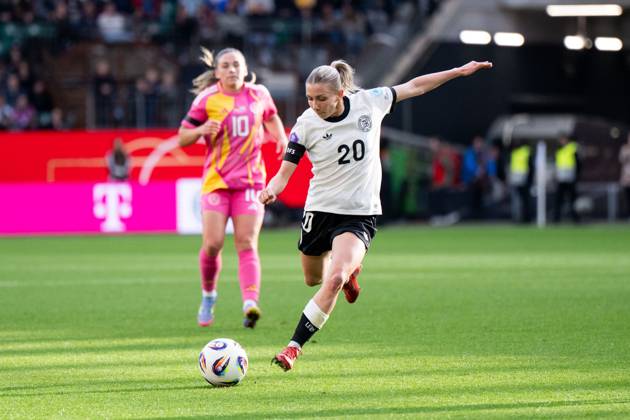 Elisa Senß (Deutschland, 20) am Ball, GER, Deutschland vs Schottland, Frauen Fussball Nationalmannschaft, UEFA Womens Nations League, Liga A, 4. Spieltag, Saison 2024 2025, 08.04.2025 GER, Deutschland vs Schottland, Frauen Fussball Nationalmannschaft, UEFA Womens Nations League, Liga A, 4. Spieltag, Saison 2024 2025, 08.04.2025 Wolfsburg Copyright: xEibner-Pressefoto Memmlerx EP_MMR