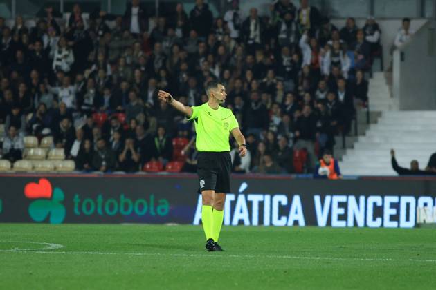 Gil Vicente F.C vs Vitoria S.C - Liga Portugal Ricardo Baixinho principal referee during the match between Gil Vicente F.C vs Vitoria S.C - Liga Portugal, Estadio Cidade de Barcelos, Barcelos , Portugal (Photo by Tiago Cruz Avant Sports) Barcelos Estadio Cidade de Barcelos Portugal Copyright: xTiagoxCruzx xAvantxSportsx
