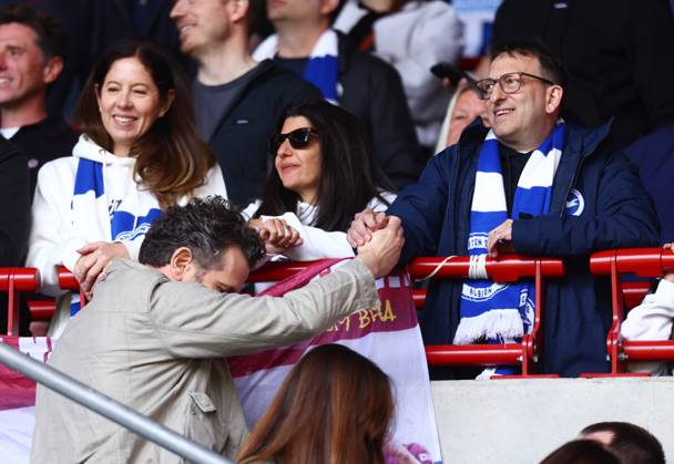 Brentford v Brighton and Hove Albionl, English Premier League, The Gtech Community Stadim, Football, London, UK - 19 Apr 2025 A Brighton fan shakes the hand of Brighton Owner Tony Bloom during the 4-1 away defeat at Brentford London The Gtech Community Stadium London GBR, UK NEWSPAPERS OUT Copyright: xMarkxGreenwoodx