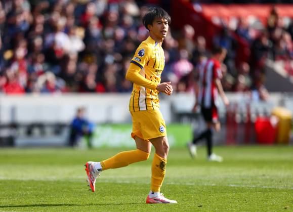 Brentford v Brighton and Hove Albionl, English Premier League, The Gtech Community Stadim, Football, London, UK - 19 Apr 2025 Kaoru Mitoma of Brighton and Hove Albion in action during during the Premier League away game at Brentford London The Gtech Community Stadium London GBR, UK NEWSPAPERS OUT Copyright: xMarkxGreenwoodx