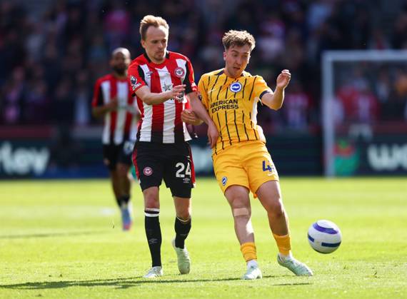 Brentford v Brighton and Hove Albionl, English Premier League, The Gtech Community Stadim, Football, London, UK - 19 Apr 2025 Mikkel Damsgaard of Brentford and Jack Hinshelwood of Brighton and Hove Albion challenge for the ball London The Gtech Community Stadium London GBR, UK NEWSPAPERS OUT Copyright: xMarkxGreenwoodx