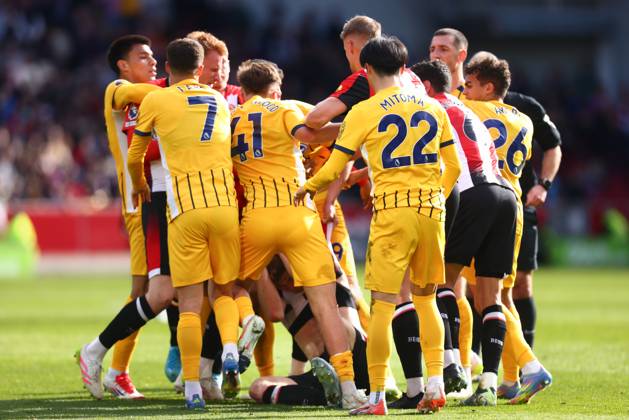 Brentford v Brighton and Hove Albionl, English Premier League, The Gtech Community Stadim, Football, London, UK - 19 Apr 2025 Players from Brentford and Brighton clash following a decision by referee Tim Robinson London The Gtech Community Stadium London GBR, UK NEWSPAPERS OUT Copyright: xMarkxGreenwoodx