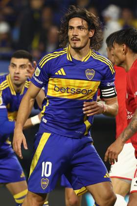 Boca Juniors Uruguayan forward 10 Edinson Cavani looks on during the 2025 Apertura Tournament of the Argentine Professional Football League match against Estudiantes de la Plata, at La Bombonera stadium in Buenos Aires, on April 19, 2025. BUENOS AIRES ARGENTINA Copyright: xALEJANDROxPAGNIx