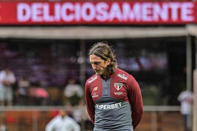São Paulo x Santos SÃO PAULO, SP - 20.04.2025: SÃO PAULO X SANTOS - Zubeldia of São Paulo FC during the match between São Paulo FC x Santos valid for the 5th round of the 2025 Brazilian Championship held at the Morumbis Stadium in São Paulo, SP, Brazil. (Photo: Maurício Rummens Fotoarena) x2724919x MaurícioxRummens