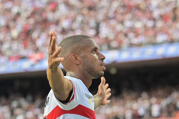 São Paulo x Santos SÃO PAULO, SP - 20.04.2025: SÃO PAULO X SANTOS - André Silva celebrates a goal for São Paulo FC during the match between São Paulo FC x Santos valid for the 5th round of the 2025 Brazilian Championship held at the Morumbis Stadium in São Paulo, SP, Brazil. (Photo: Maurício Rummens Fotoarena) x2725034x MaurícioxRummens