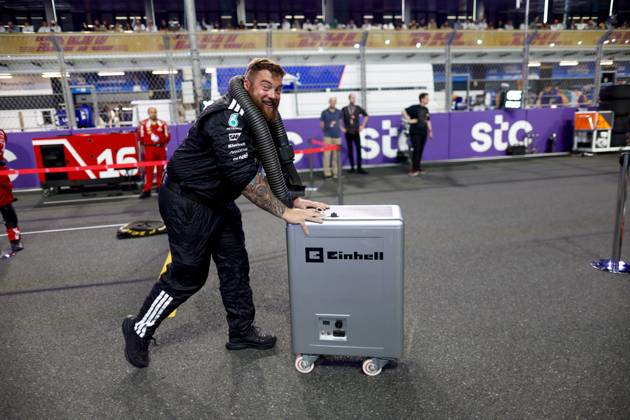 F1 - SAUDI ARABIAN GRAND PRIX 2025 Mercedes AMG F1 Team mechanic during the Formula 1 STC Saudi Arabian Grand Prix 2025, 5th round of the 2025 FIA Formula One World Championship, WM, Weltmeisterschaft from April 18 to 20, 2025 on the Jeddah Corniche Circuit, in Jeddah, Saudi Arabia - JeddahSaudi Arabia Copyright: xDPPIx