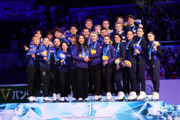 Japan team group, Mannschaftsbild, Totale United States team group (USA), Italy team group (ITA), APRIL 19, 2025 - Figure skating, Eiskunstlauf : ISU World Team Trophy in Figure Skating 2025 Award ceremony at Tokyo Metropolitan Gymnasium in Tokyo, Japan. (288093283)