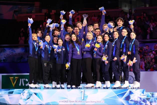 Japan team group, Mannschaftsbild, Totale United States team group (USA), Italy team group (ITA), APRIL 19, 2025 - Figure skating, Eiskunstlauf : ISU World Team Trophy in Figure Skating 2025 Award ceremony at Tokyo Metropolitan Gymnasium in Tokyo, Japan. (288093285)