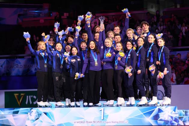 Japan team group, Mannschaftsbild, Totale United States team group (USA), Italy team group (ITA), APRIL 19, 2025 - Figure skating, Eiskunstlauf : ISU World Team Trophy in Figure Skating 2025 Award ceremony at Tokyo Metropolitan Gymnasium in Tokyo, Japan. (288093286)