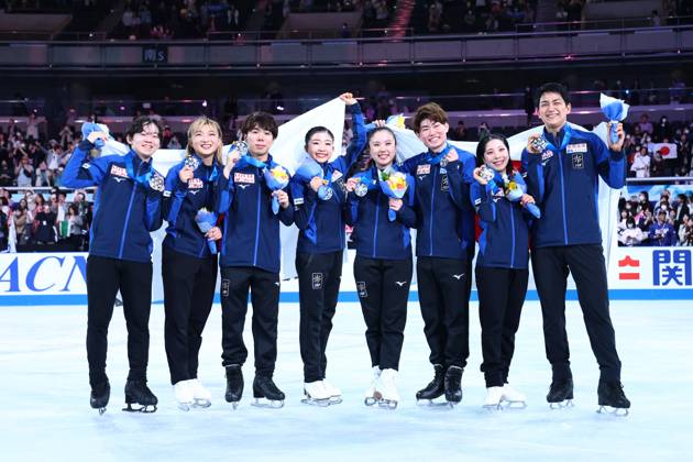 Japan team group, Mannschaftsbild, Totale APRIL 19, 2025 - Figure skating, Eiskunstlauf : ISU World Team Trophy in Figure Skating 2025 Award ceremony at Tokyo Metropolitan Gymnasium in Tokyo, Japan. (288094343)