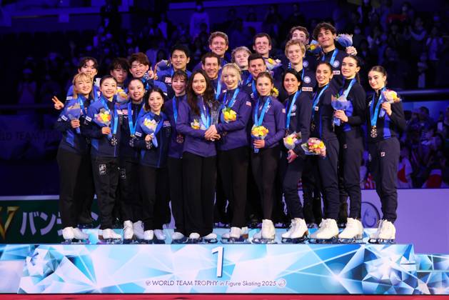 Japan team group, Mannschaftsbild, Totale United States team group (USA), Italy team group (ITA), APRIL 19, 2025 - Figure skating, Eiskunstlauf : ISU World Team Trophy in Figure Skating 2025 Award ceremony at Tokyo Metropolitan Gymnasium in Tokyo, Japan. (288112969)
