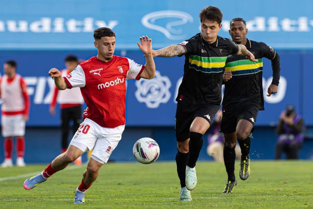 January 30, 2023, Cascais, Portugal: Ismael Gharbi of SC Braga and Vinicius Zanocelo of Estoril Praia SAD seen in action during the Liga Portugal Betclic match between Estoril Praia SAD and SC Braga at Estadio Antonio Coimbra da Mota. Cascais Portugal - ZUMAs197 20230130_aaa_s197_121 Copyright: xDavidxMartinsx