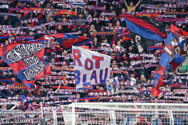 21.04.2025 St.Jakob-Park Basel. Fussball Herren Superleague Saison 2024 2025 FC Basel - Yverdon FC 5:0 . Bild : (FC Basel) Fans trotz Stadionverbot auf der Tribuene. Aktion