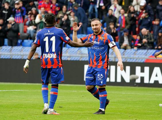 21.04.2025 St.Jakob-Park Basel. Fussball Herren Superleague Saison 2024 2025 FC Basel - Yverdon FC 5:0 . Bild : Benie Traore Xheedas Shaqiri (FC Basel) (r.)Aktion